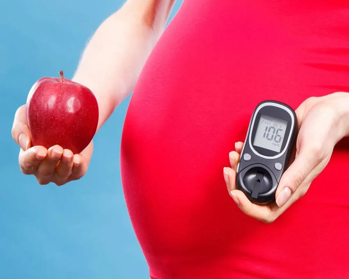 صورة لحامل تتبع نظام غذائي صحي