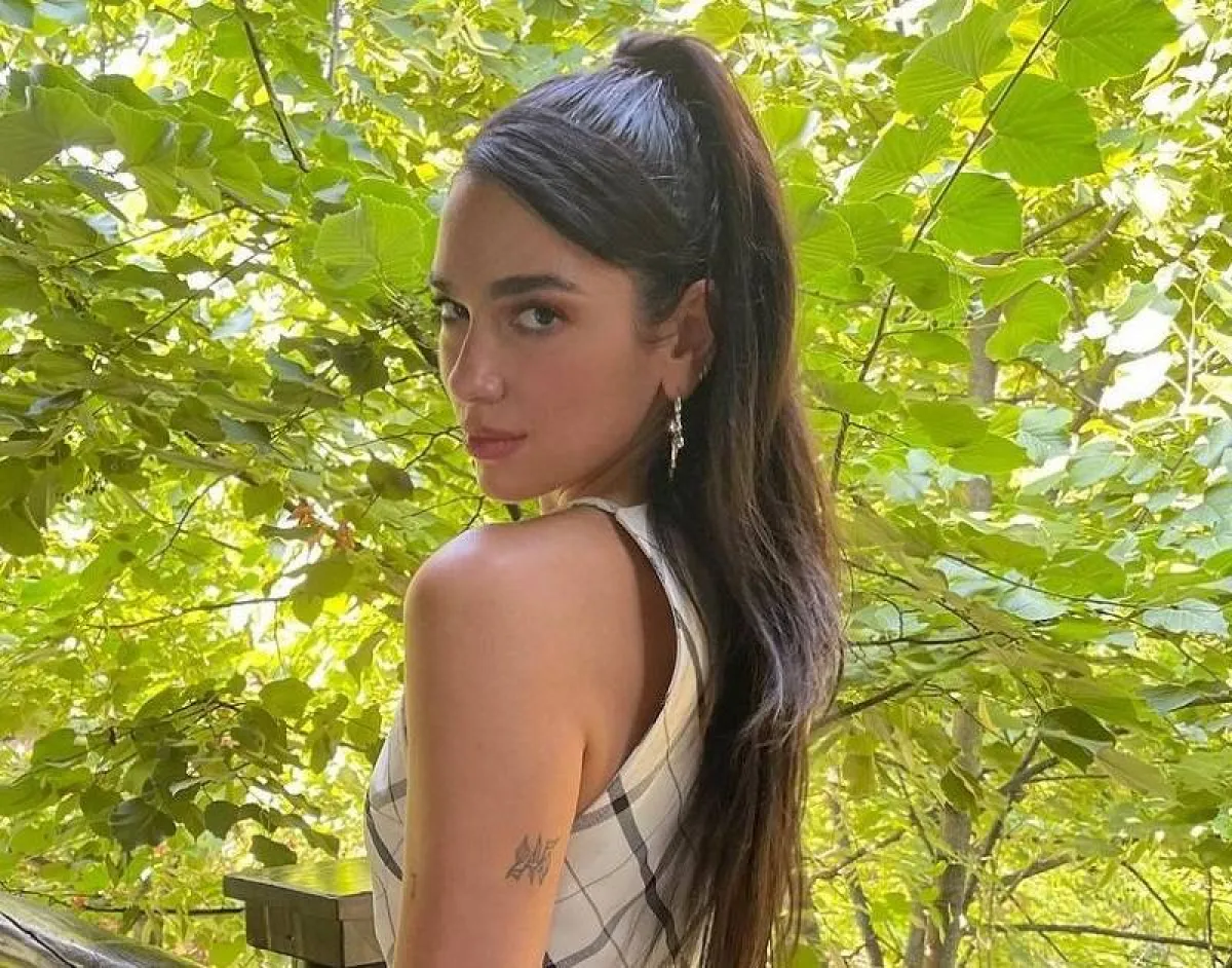 تسريحة شعر نصف مرفوعة