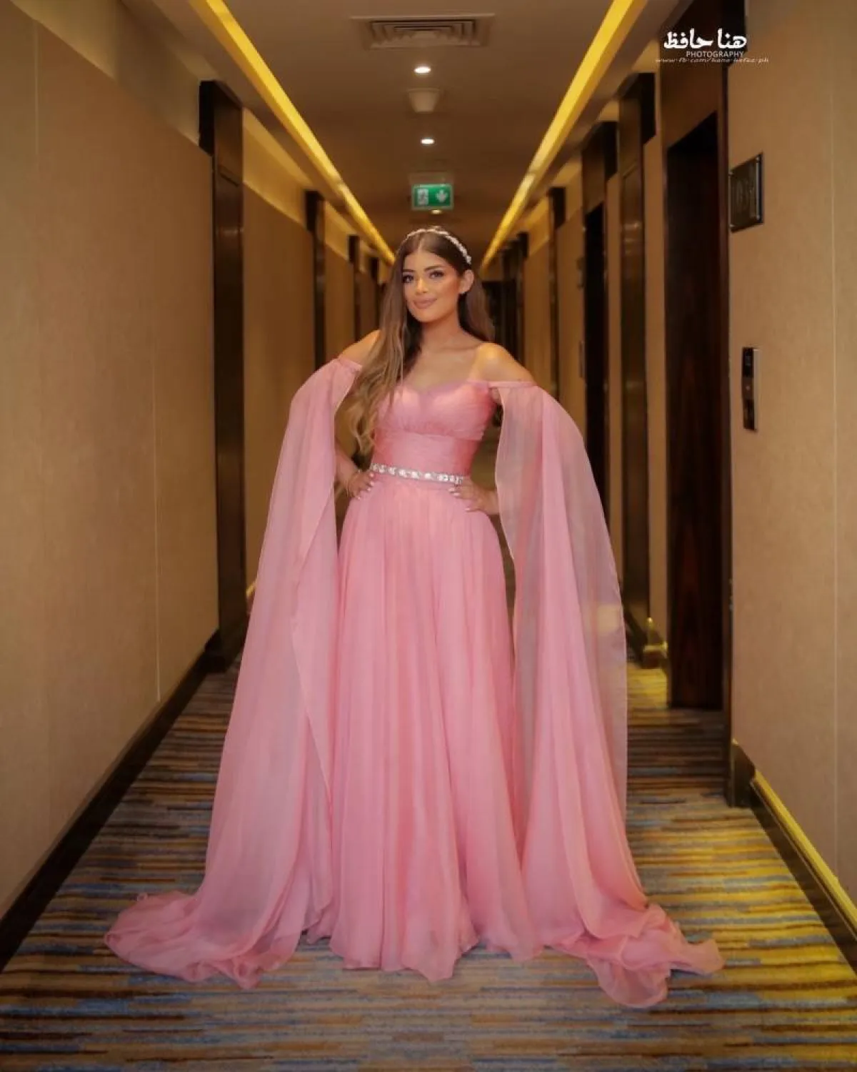 ليلي زاهر بفستان راقي باللون الوردي 