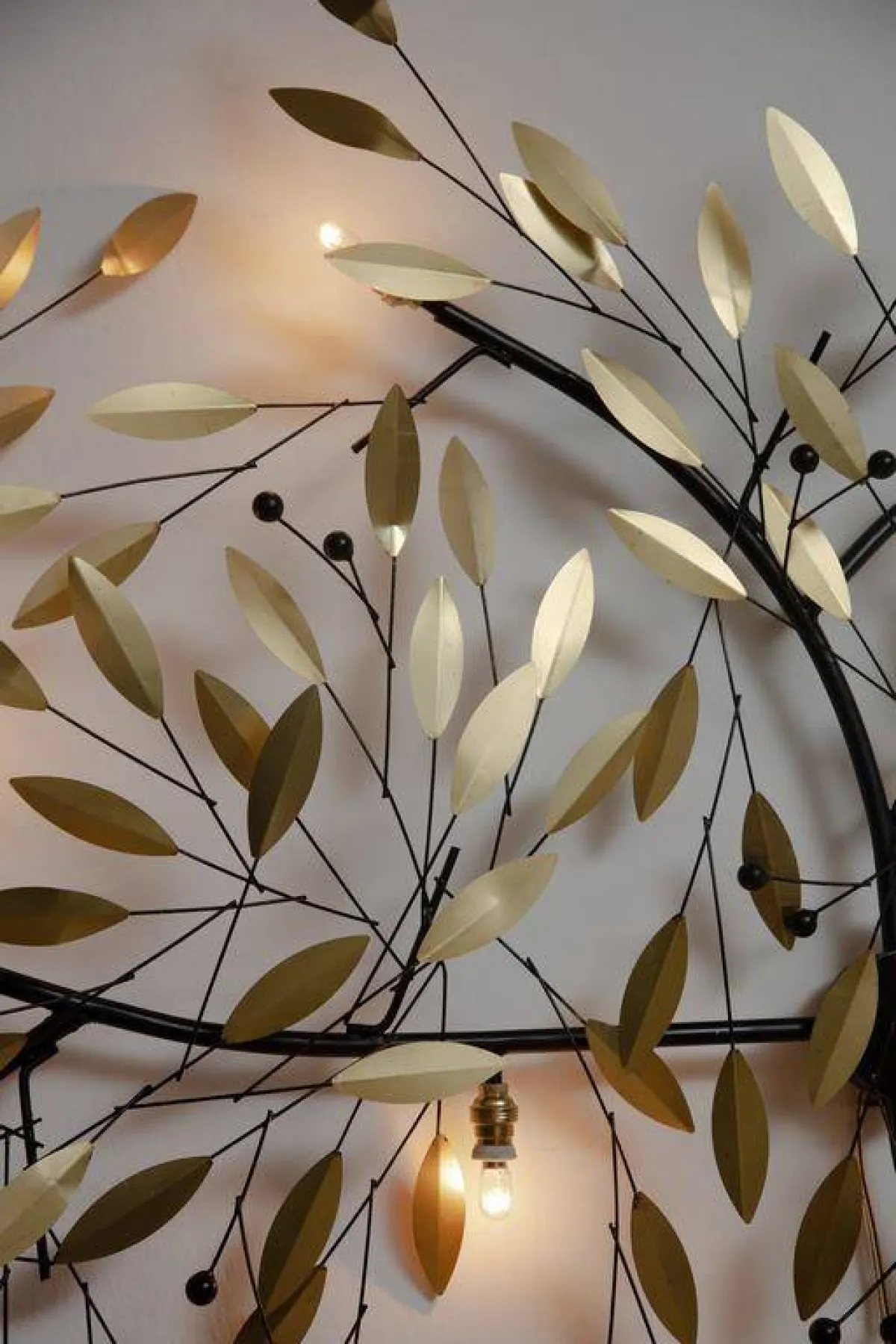 نموذج عن الإضاءة التي تزيّن المنزل 