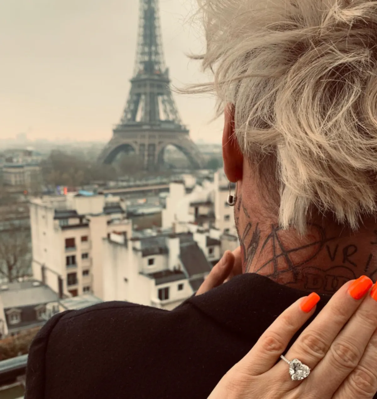 خطوبة أفريل لافين في فرنسا - الصورة من حسابها في إنستغرام