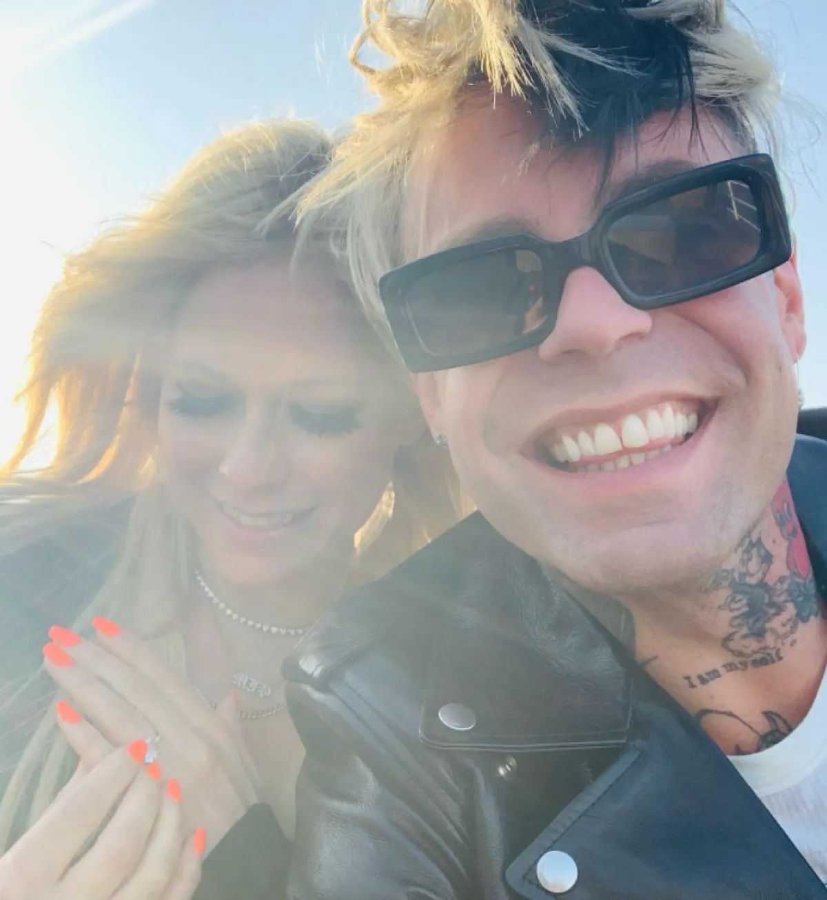 خطوبة أفريل لافين في فرنسا - الصورة من حسابها في إنستغرام