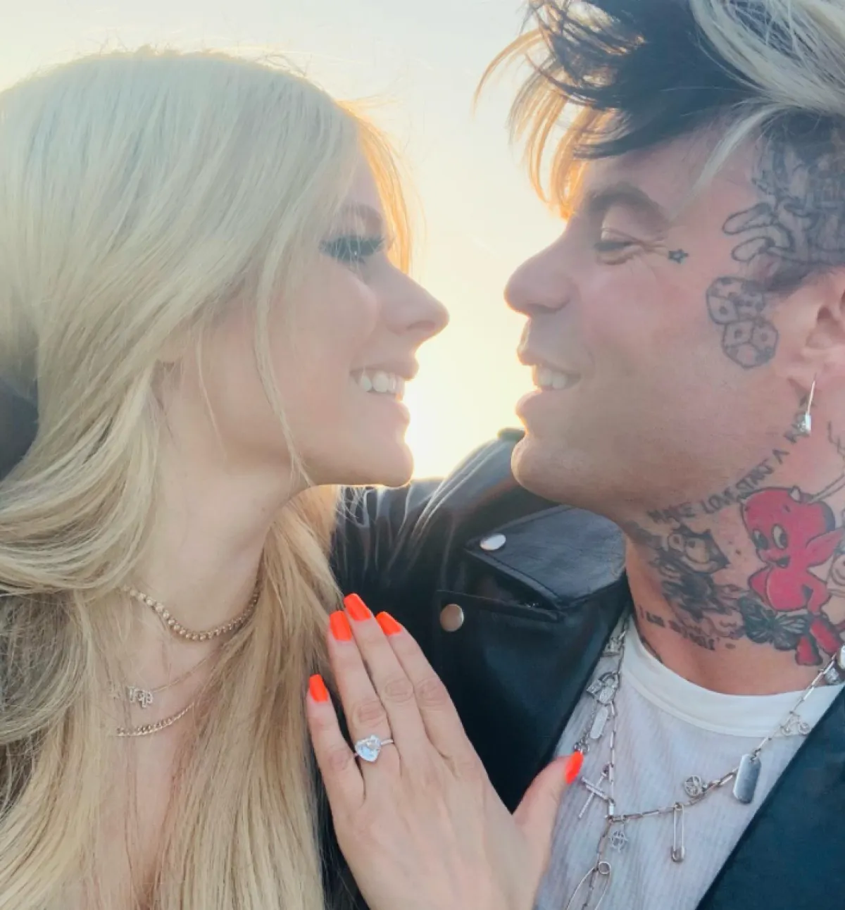 خطوبة أفريل لافين