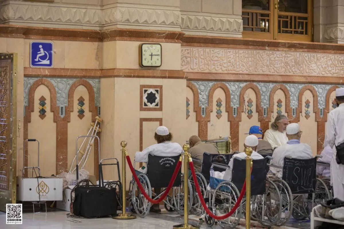 عربات يدوية وكهربائية ومصليات خاصة لكبار السن وذوي الإعاقة - الصورة من حساب وكالة الرئاسة العامة لشؤون المسجد النبوي على تويتر