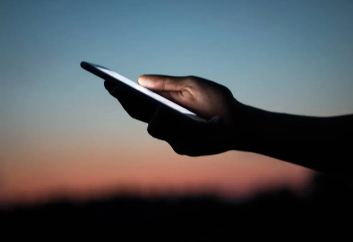 وسائل التواصل تهدر الكثير من الوقت، لذا ينصح بالتقليل من الساعات المنقضية في مقابلها