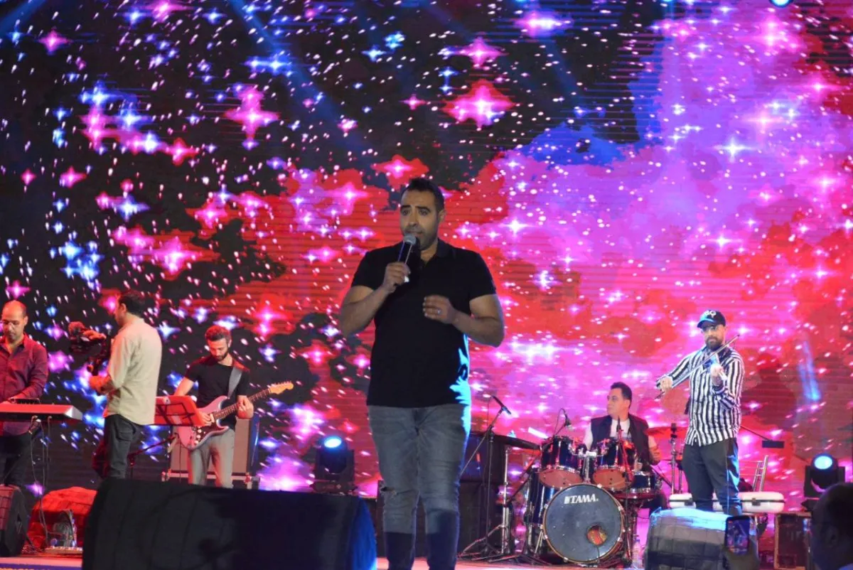 محمد عدوية يحيي إحدى ليالي سحور رمضان - الصورة من المسؤول الإعلامي لعدوية