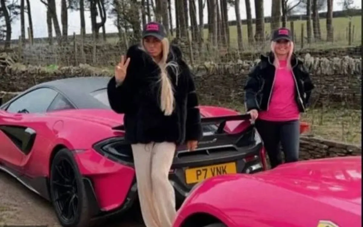 الإعلامية كاتي برايس تحصل على الفيراري الوردي