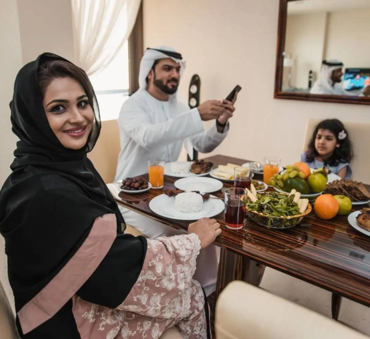 صورة لعائلة فى الفطور