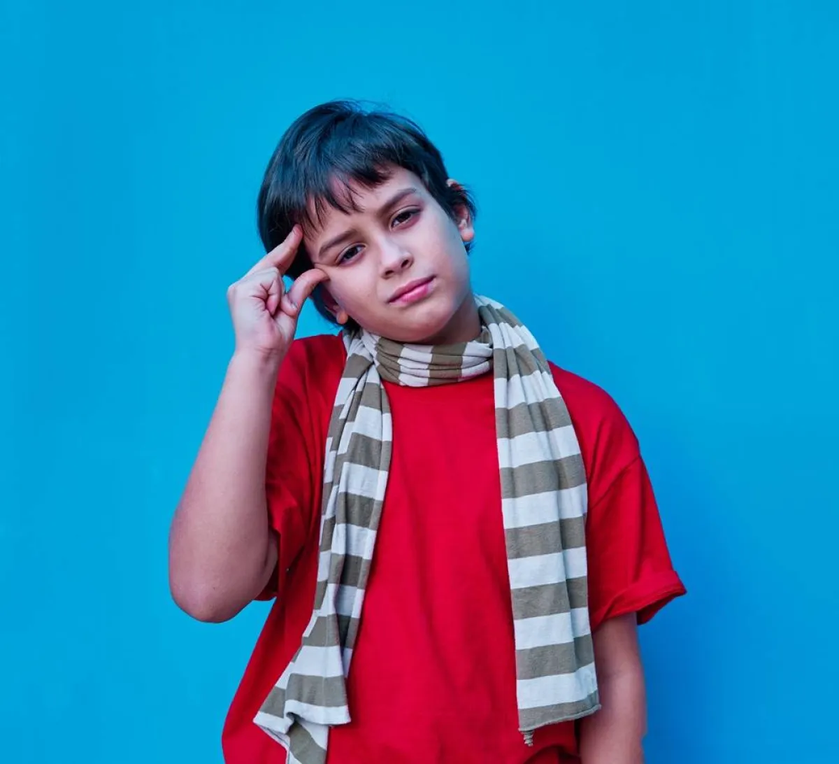 صورة لطفل محدود الذكاء