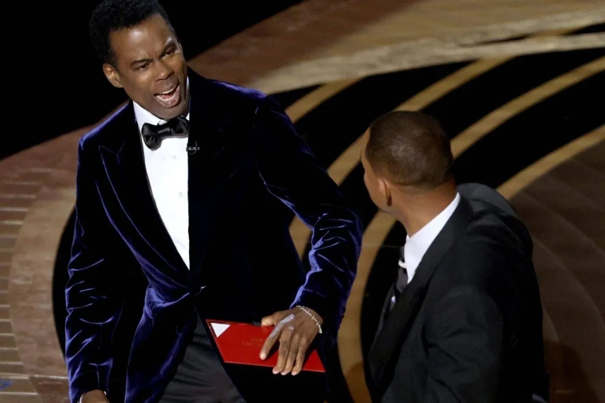 ويل سميث يصفع كريس روك على وجهه- الصورة من موقع Variety