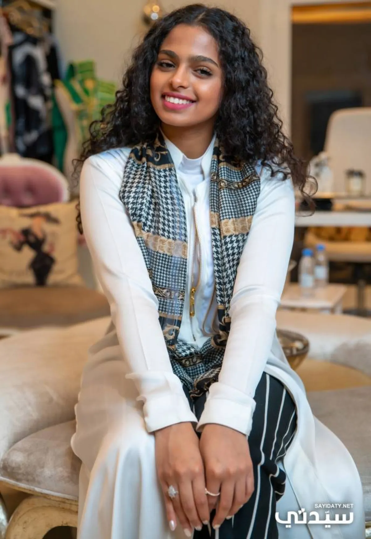 سارة سميط، الطالبة في الصف الثالث ثانوي بمدارس الحمراء العالمية بجدة