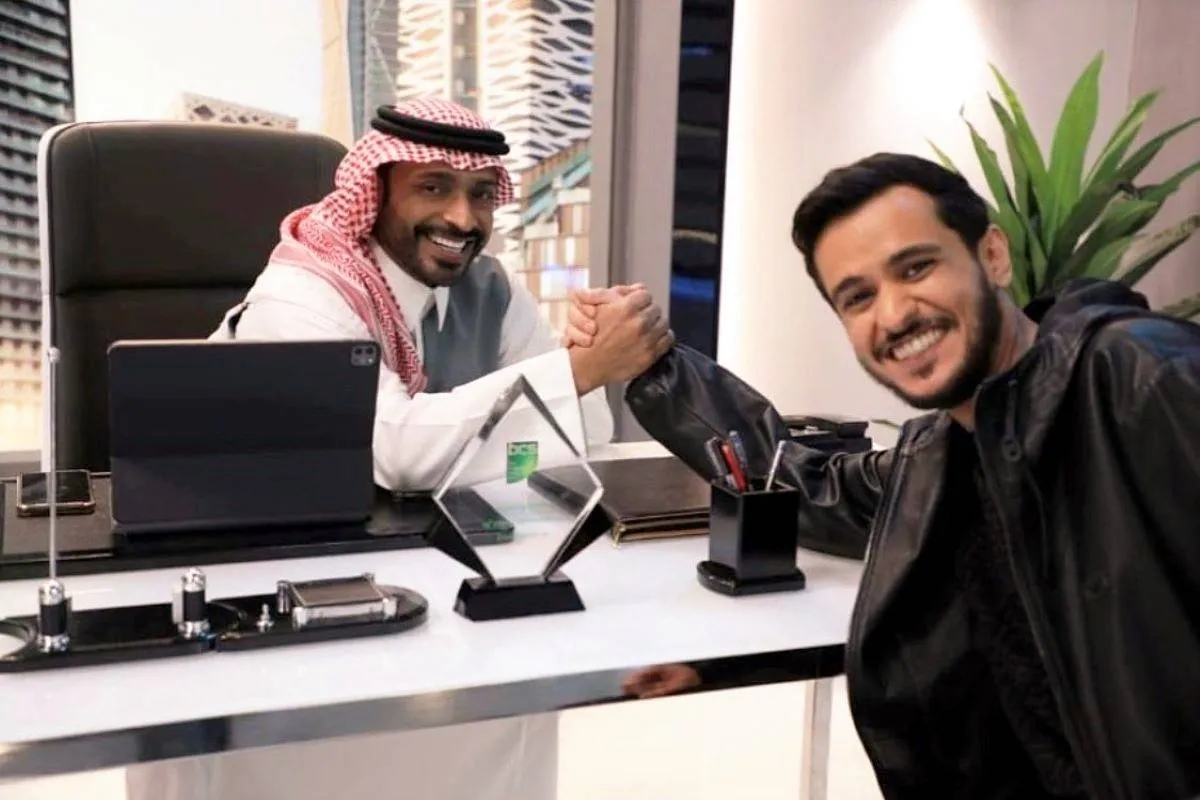 عايض في كواليس استيديو 22 - الصورة من حسابه على الانستجرام