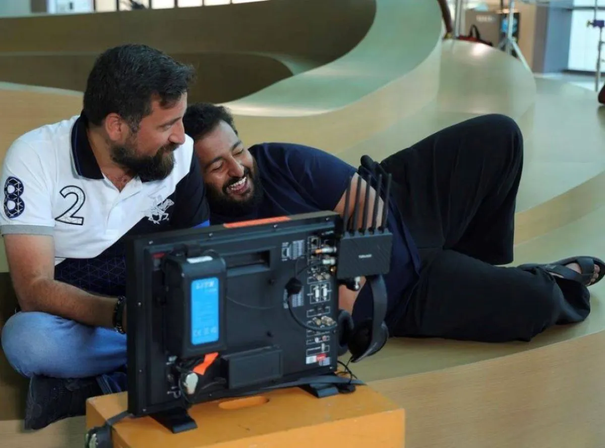 ابراهيم الحجاج والمخرج منير الزعبي في كواليس منهو ولدنا - الصورة من حسابه على الانستجرام