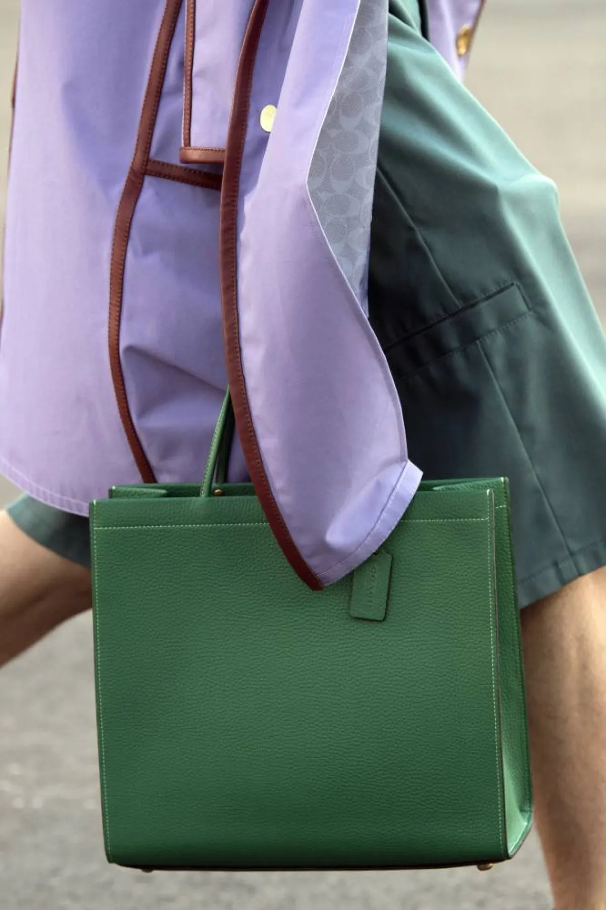 حقيبة يد باللون الأخضر الداكن من كوتش Coach 