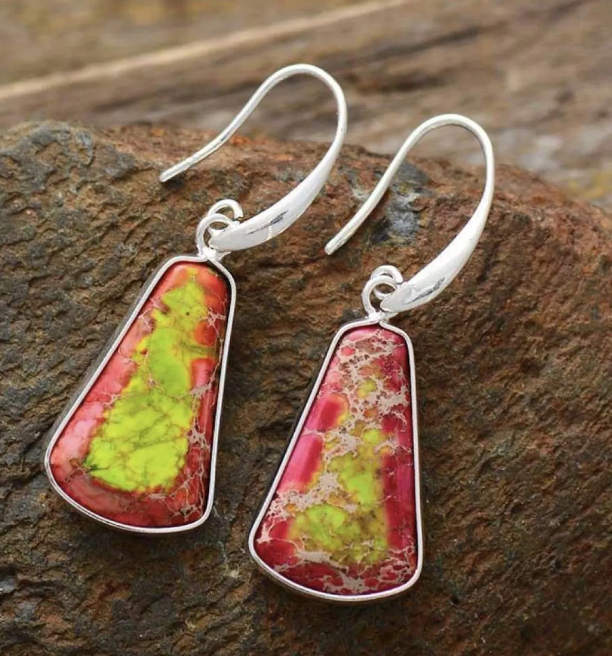 اقراط حجر اليشم العصرية