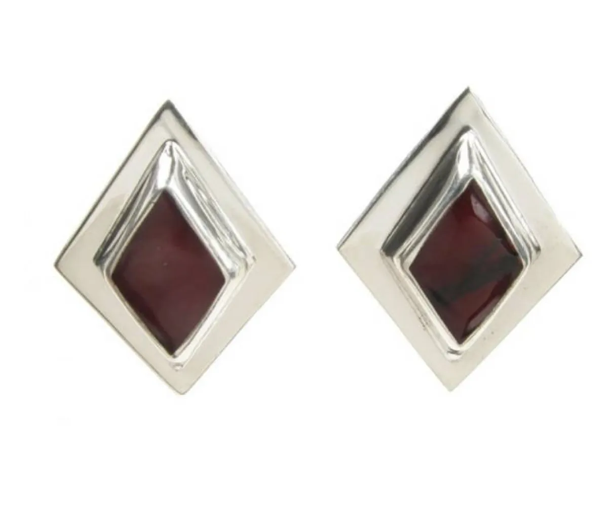 اقراط حجر اليشم