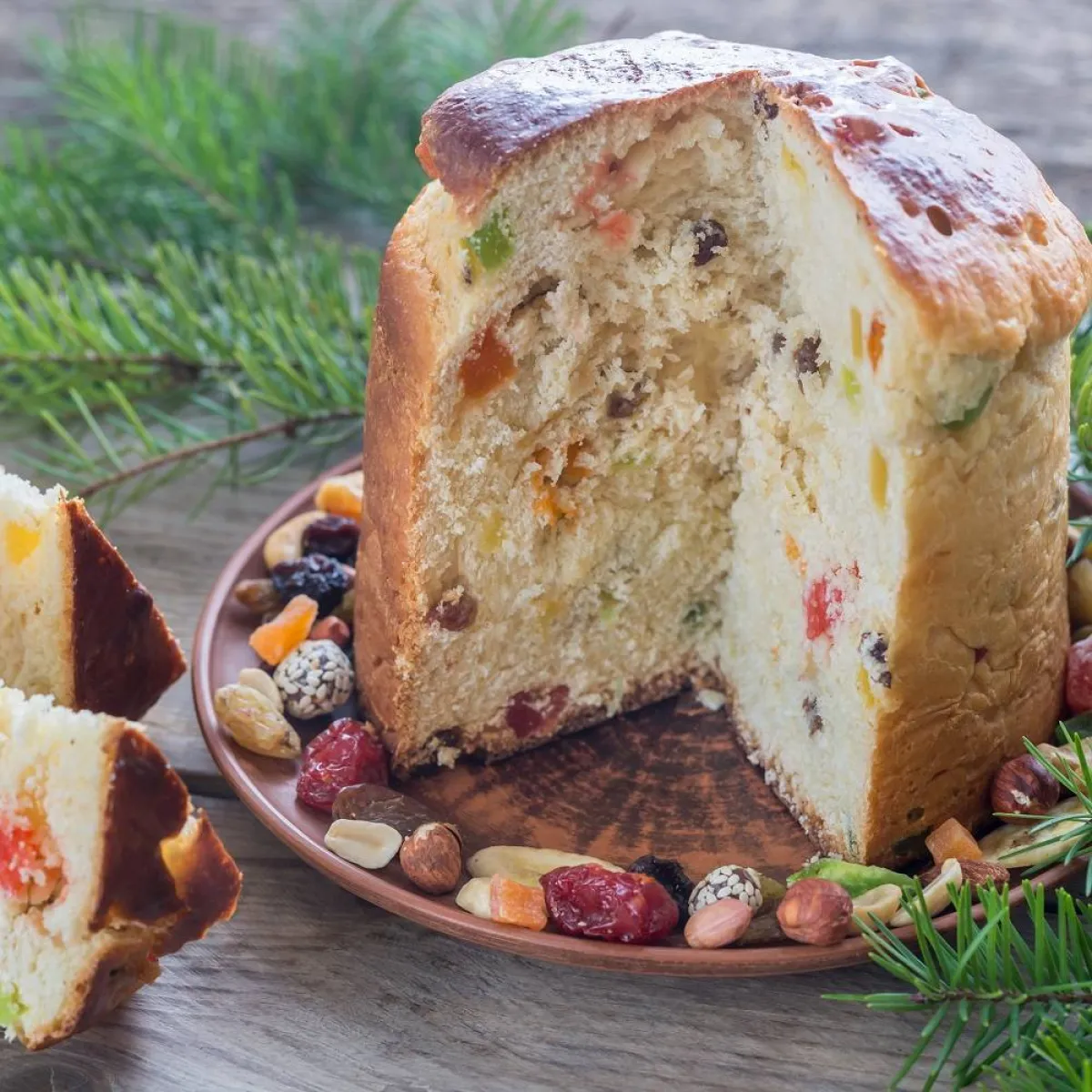 صورة لكيكة مع الفواكه المجففة