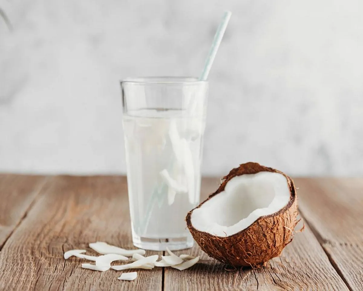 صورة كوب من جوز الهند