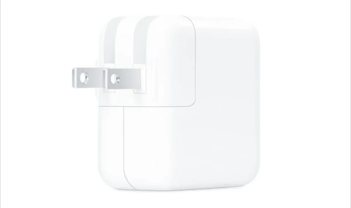 Apple's current 30W power adapter. الصورة من موقع macrumors