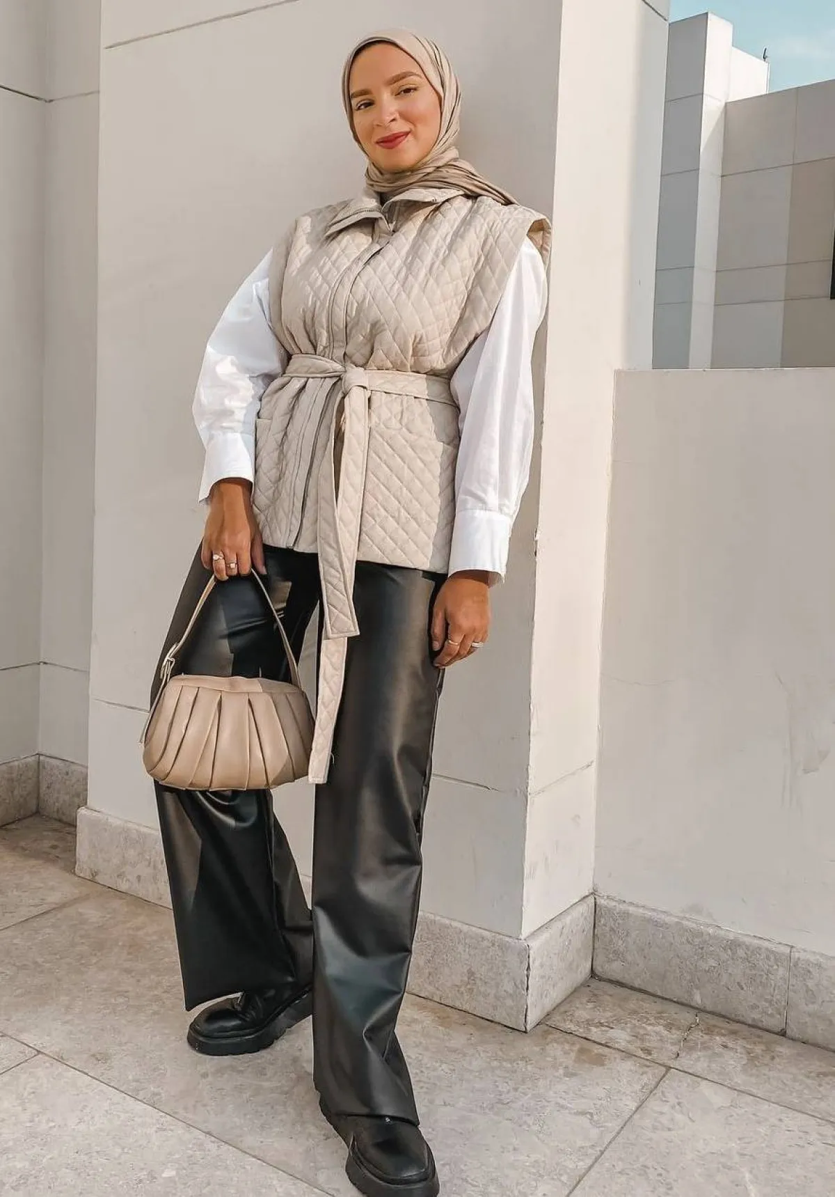 اطلالة حيادية الالوان