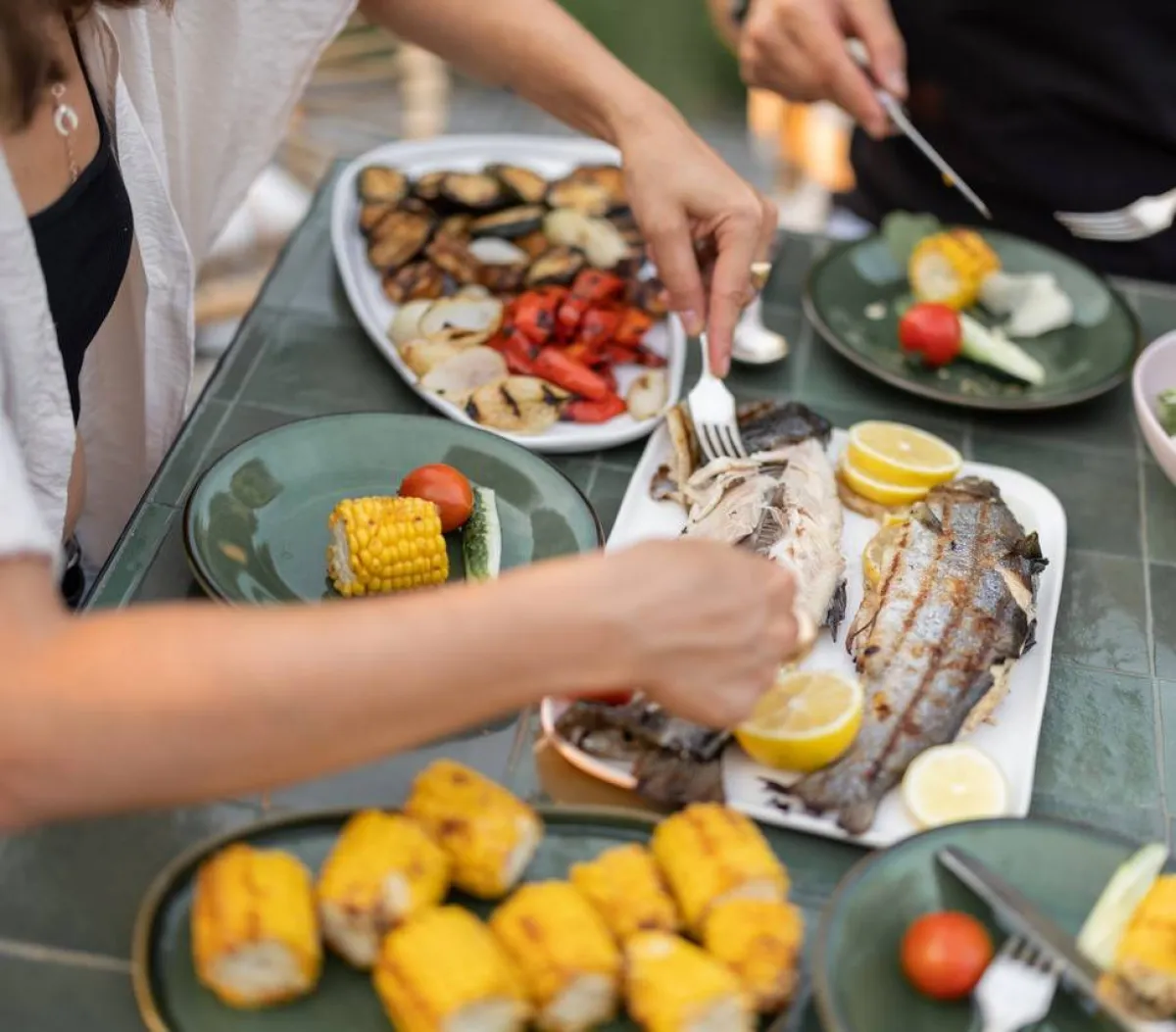 صورة لتناول الأطعمة التي تساعد على الإنجاب