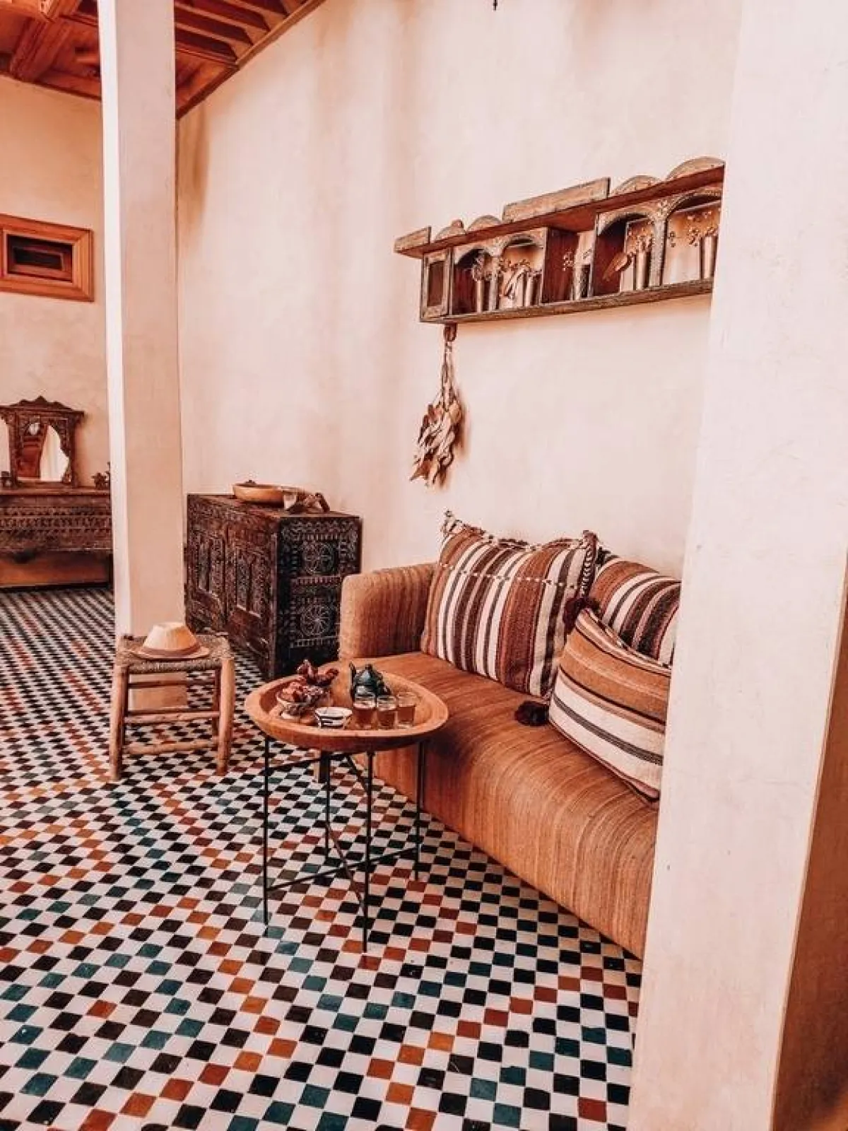 المقاعد الخاصّة بالجلسات الرمضانيّة مريحة