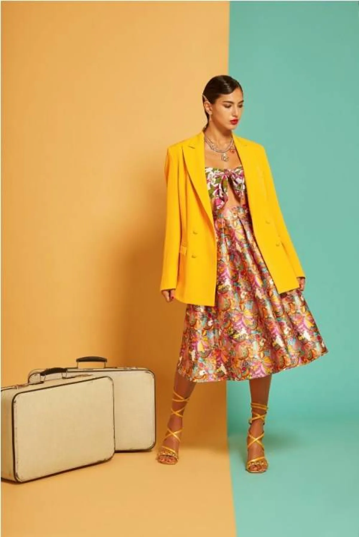 الجاكيت الصفراء من أليساندرو أنريكيز  Alessandro Enriquez