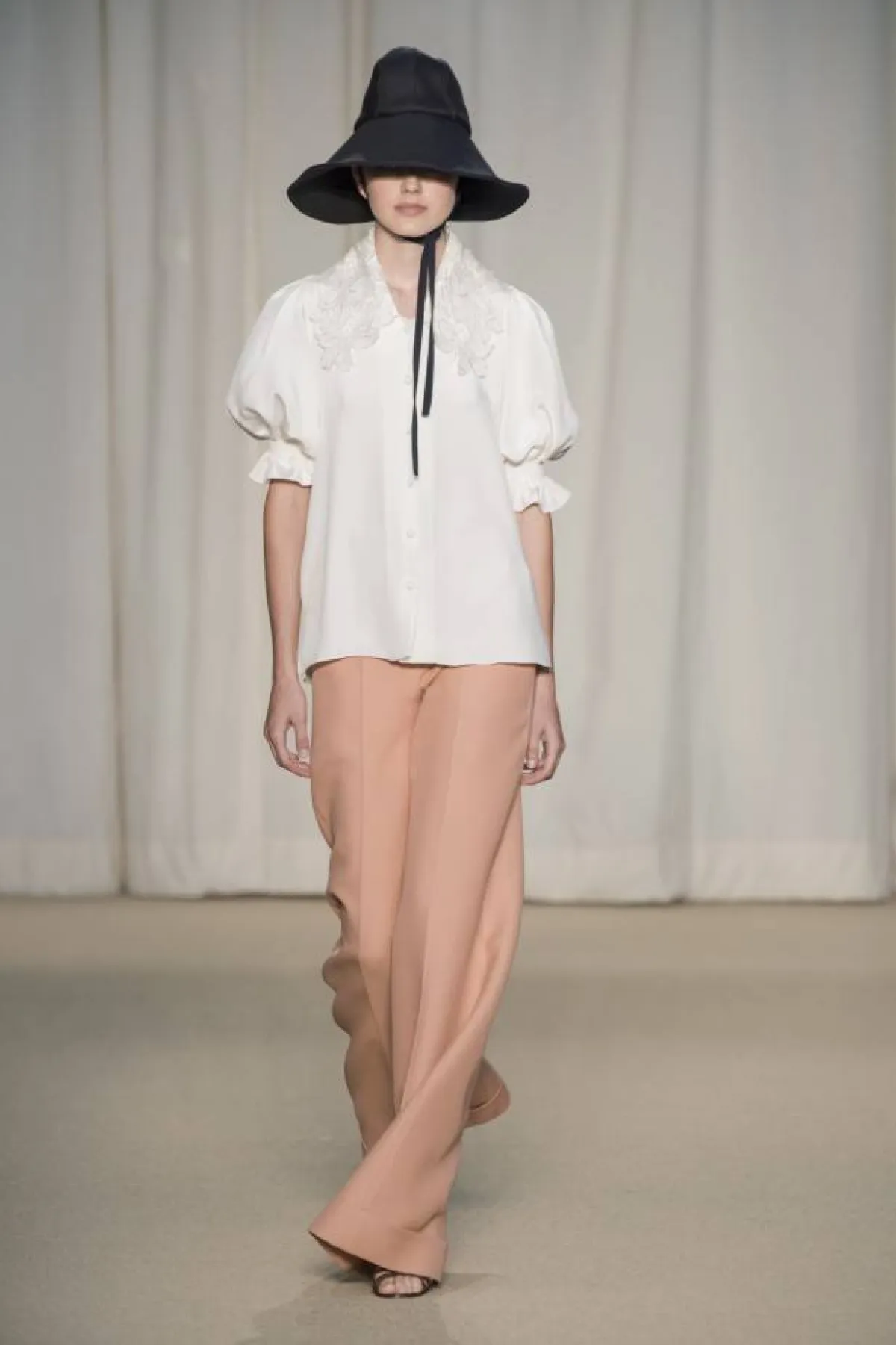 سروال فضفاض من آدم ليبس  Adam Lippes