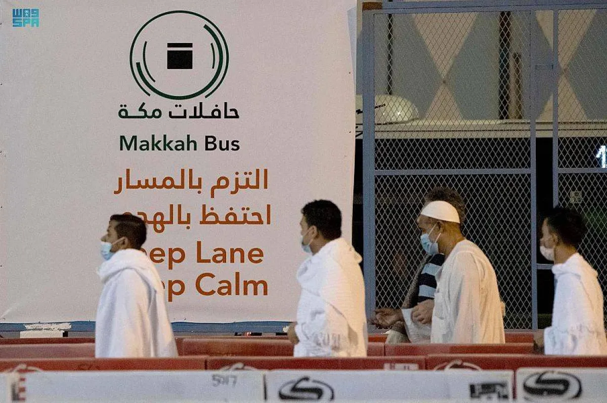 سلاسة وأمان في تفويج المعتمرين - الصورة من واس
