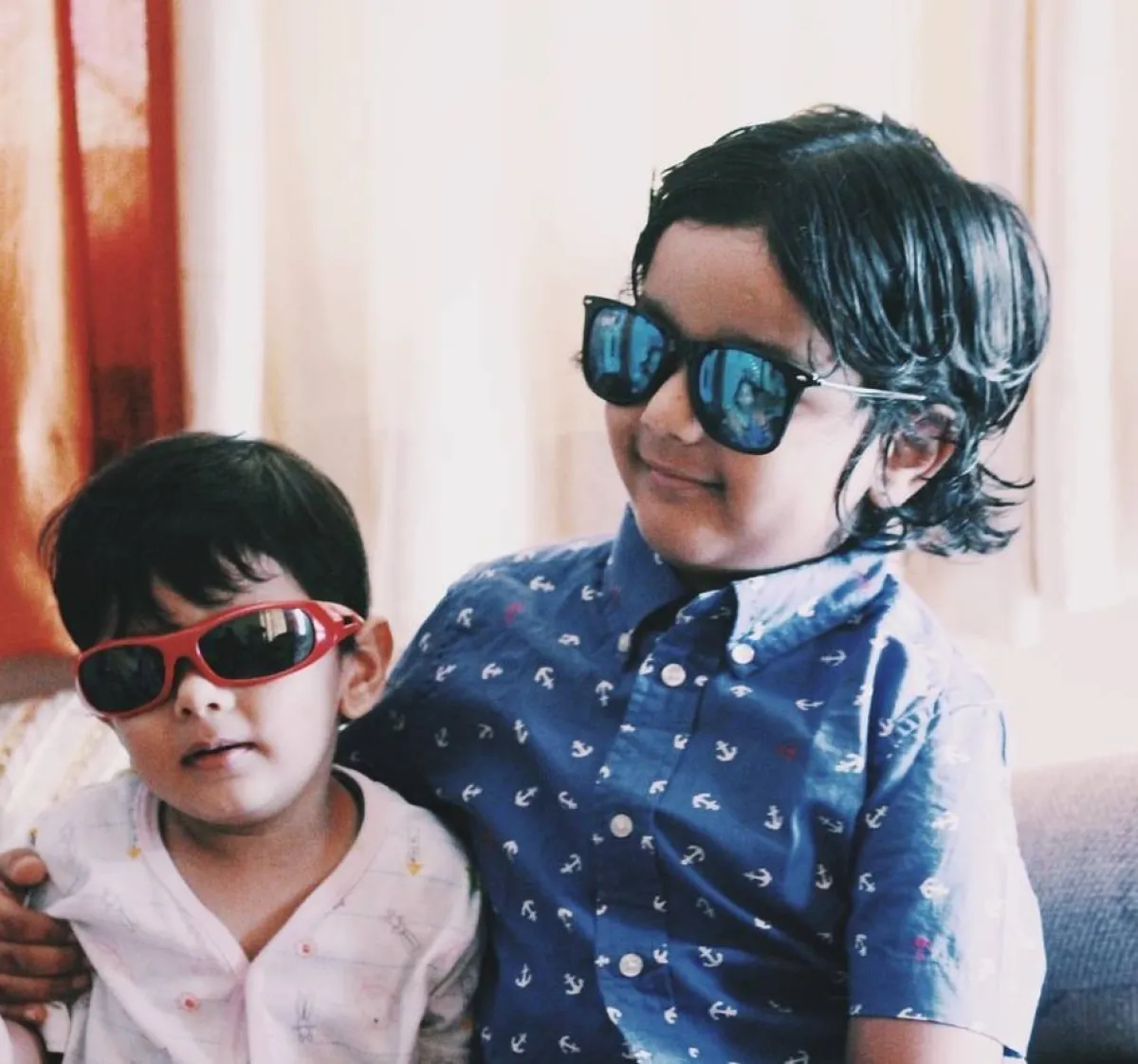 صورة للغيرة بين الإخوة