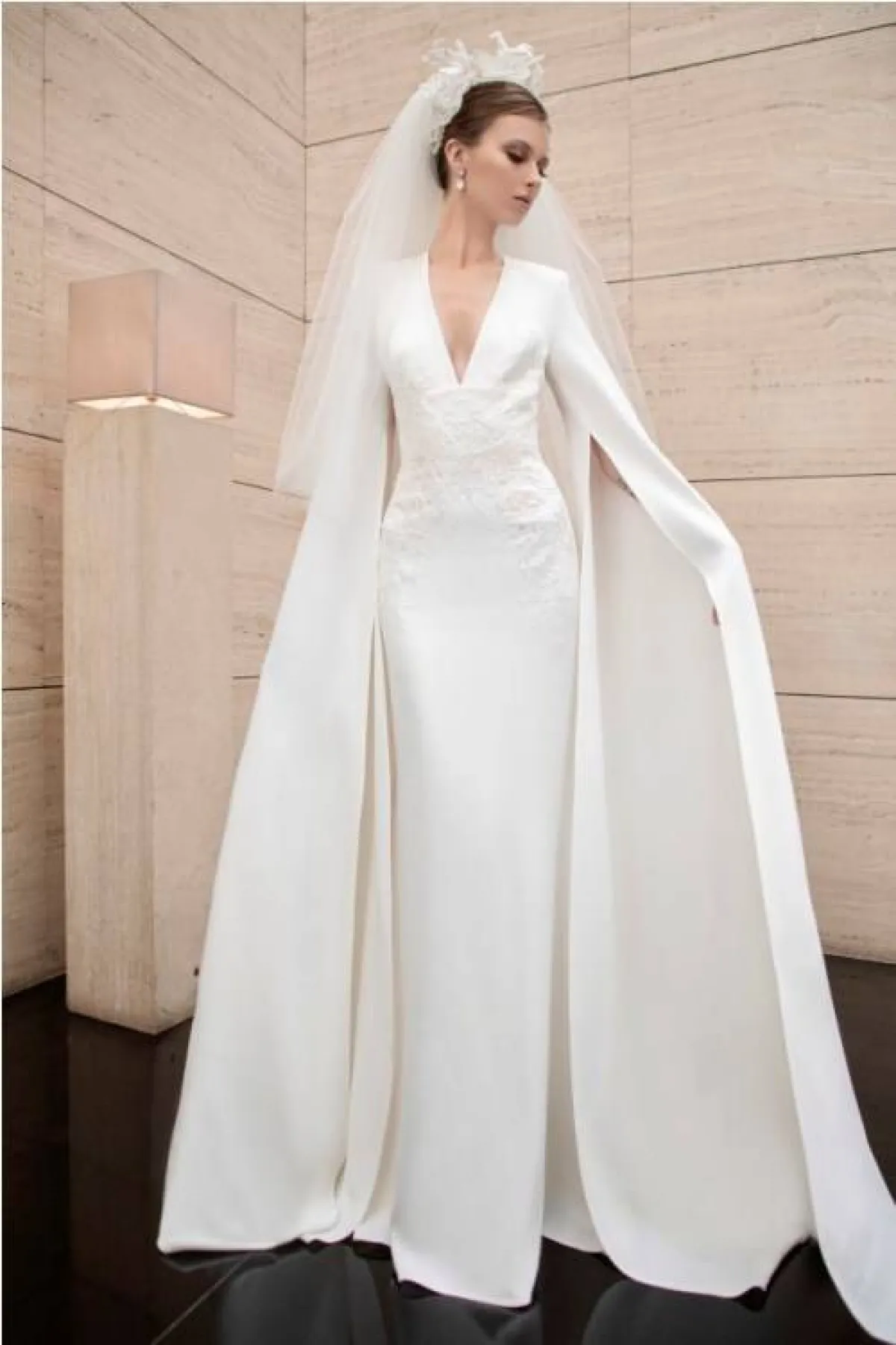 فستان زفاف محتشم من إيلي صعب  Elie Saab