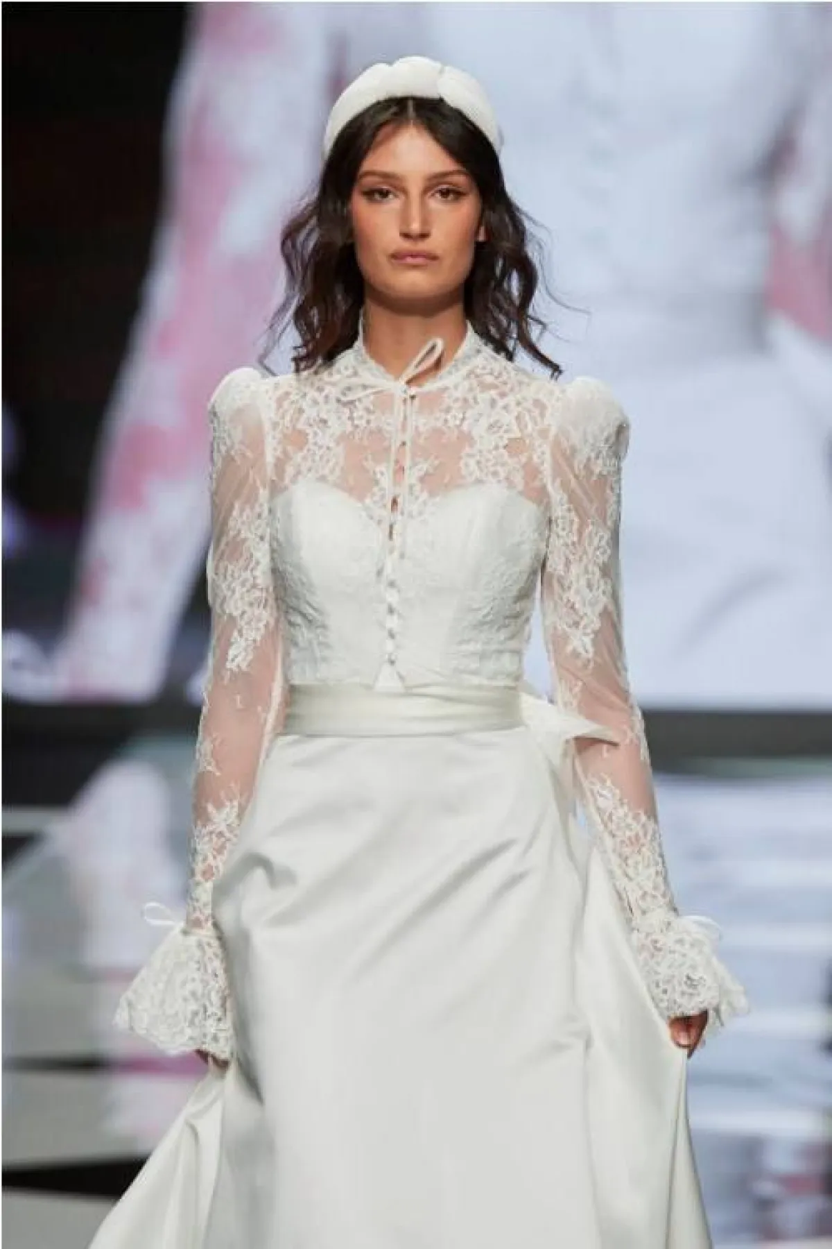 فستان زفاف محتشم من ميزون سينيور  Maison Signore