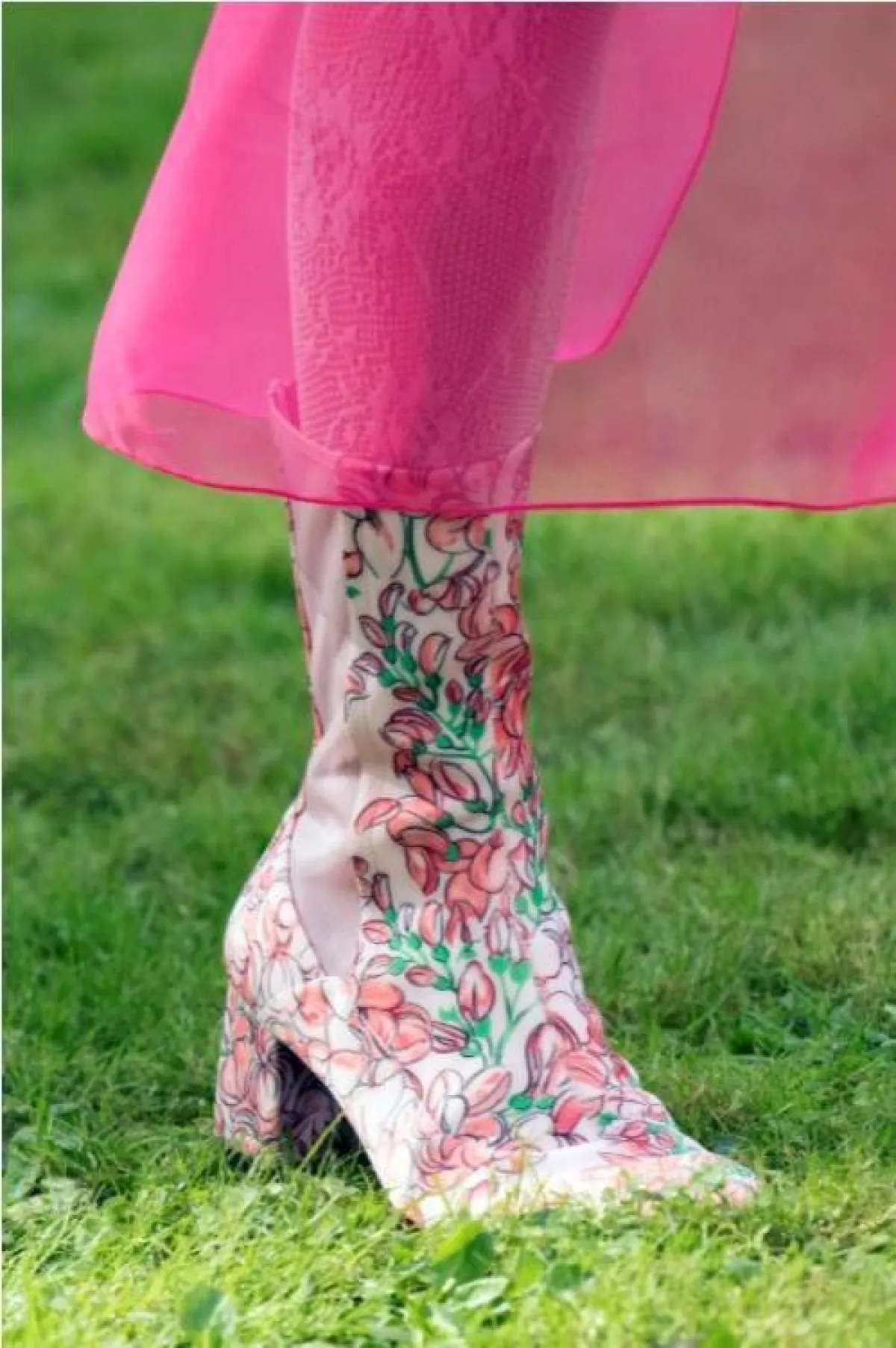 جزمة من بورا أكسو  Bora Aksu