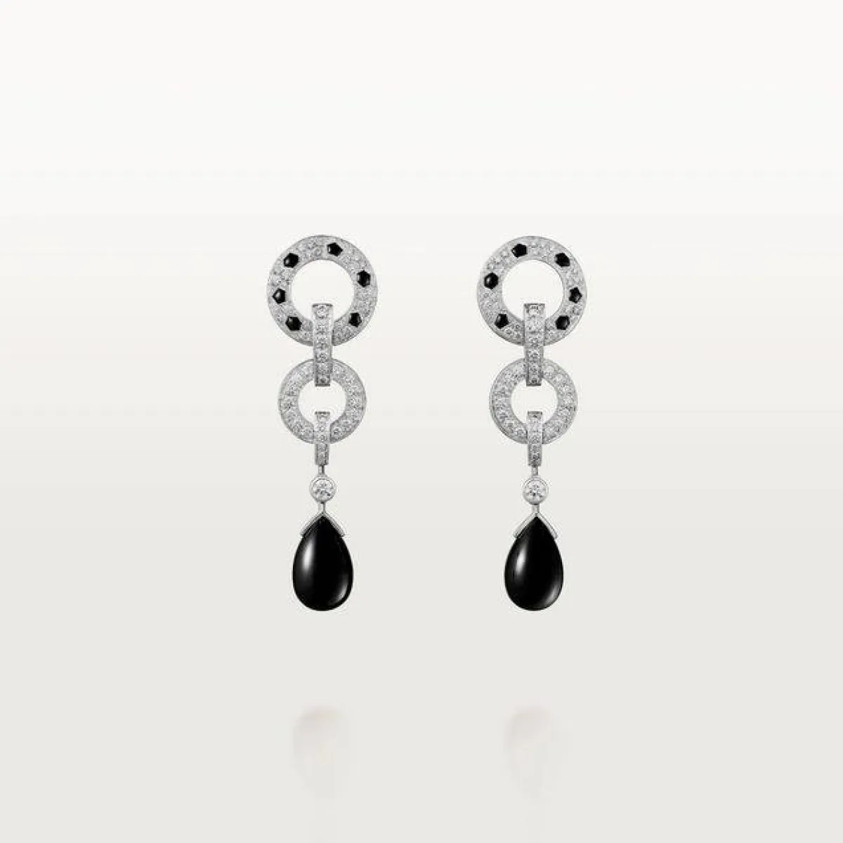 أقراط مرصعة بحجر الأونيكس من كارتييه Cartier