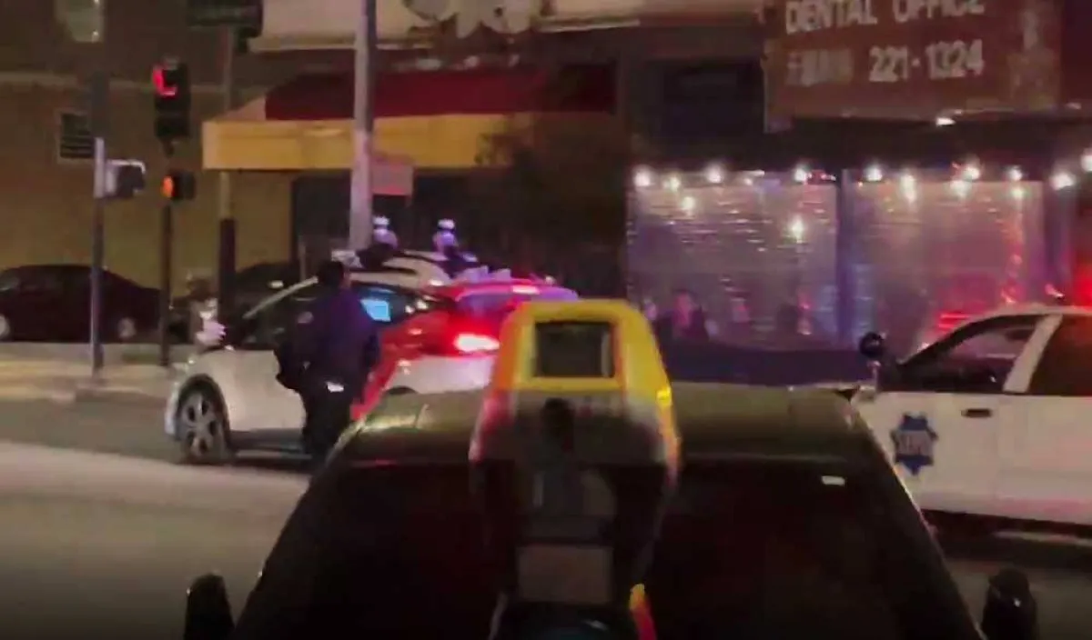 بالفيديو: شرطة سان فرانسيسكو توقف سيارة ولا تجد أحداً بداخلها