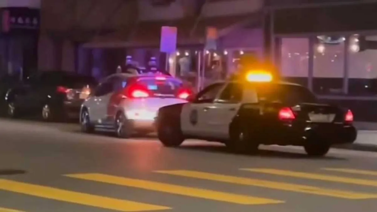 بالفيديو: شرطة سان فرانسيسكو توقف سيارة ولا تجد أحداً بداخلها