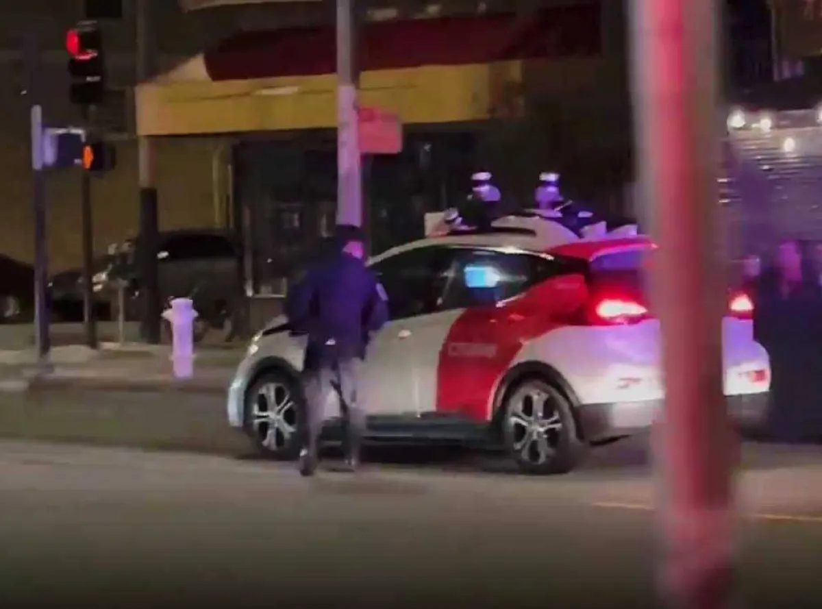 بالفيديو: شرطة سان فرانسيسكو توقف سيارة ولا تجد أحداً بداخلها