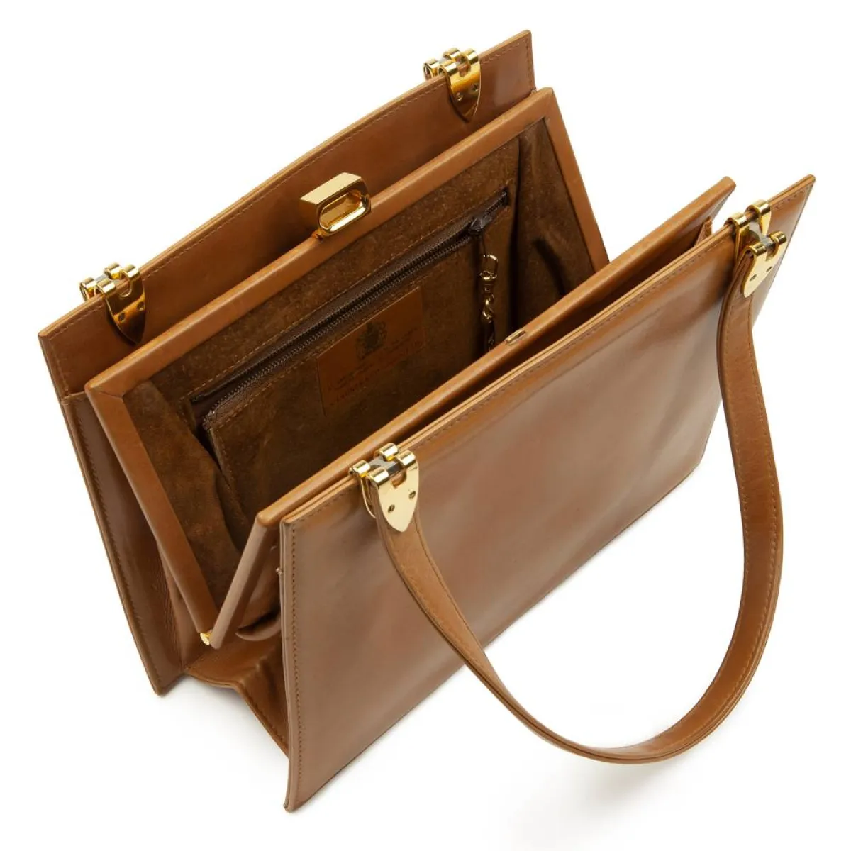 الحقيبة القديمة- الصورة من موقع People