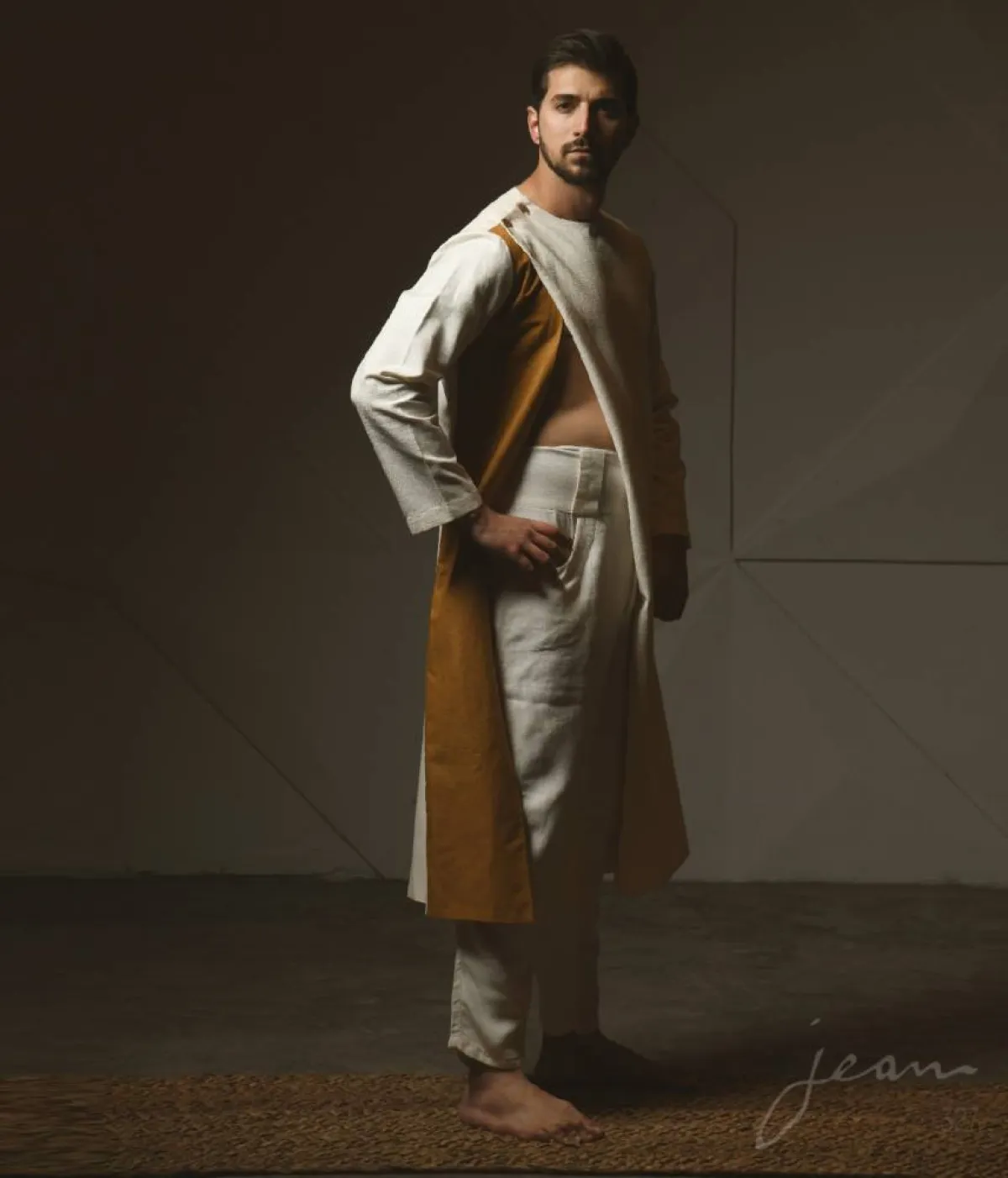 من تصاميم جان بو ضومط