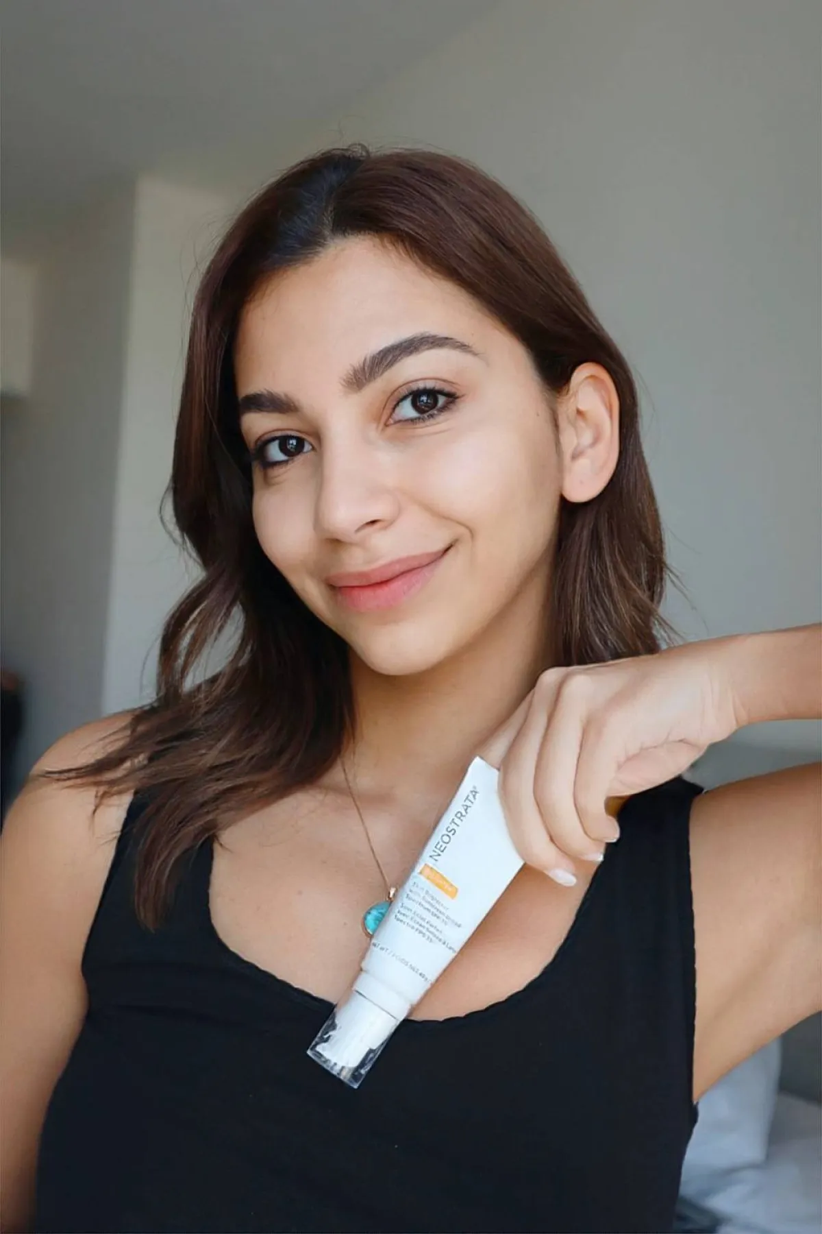 دانا بعد روتين العناية بالبشرة 