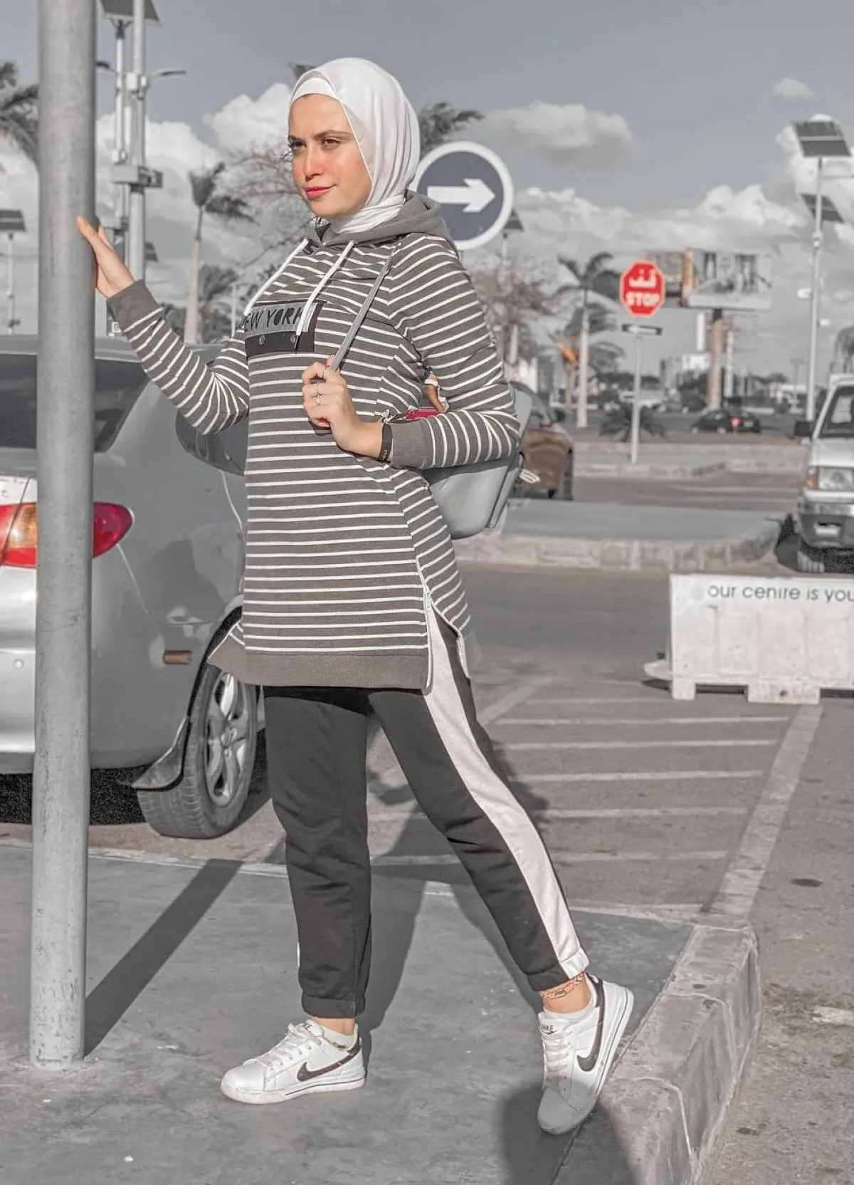 كاميليا عصام بالأزياء المخططة