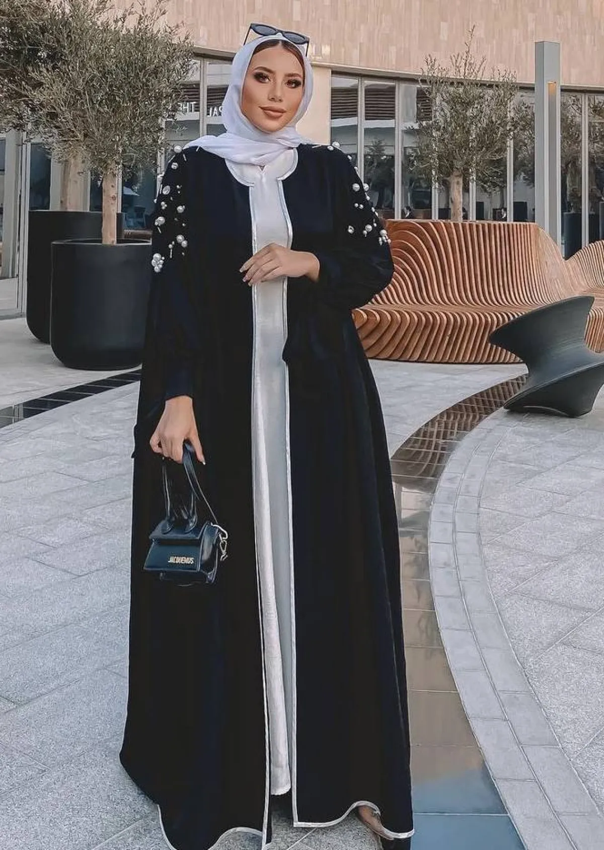 عباية اللؤلؤ