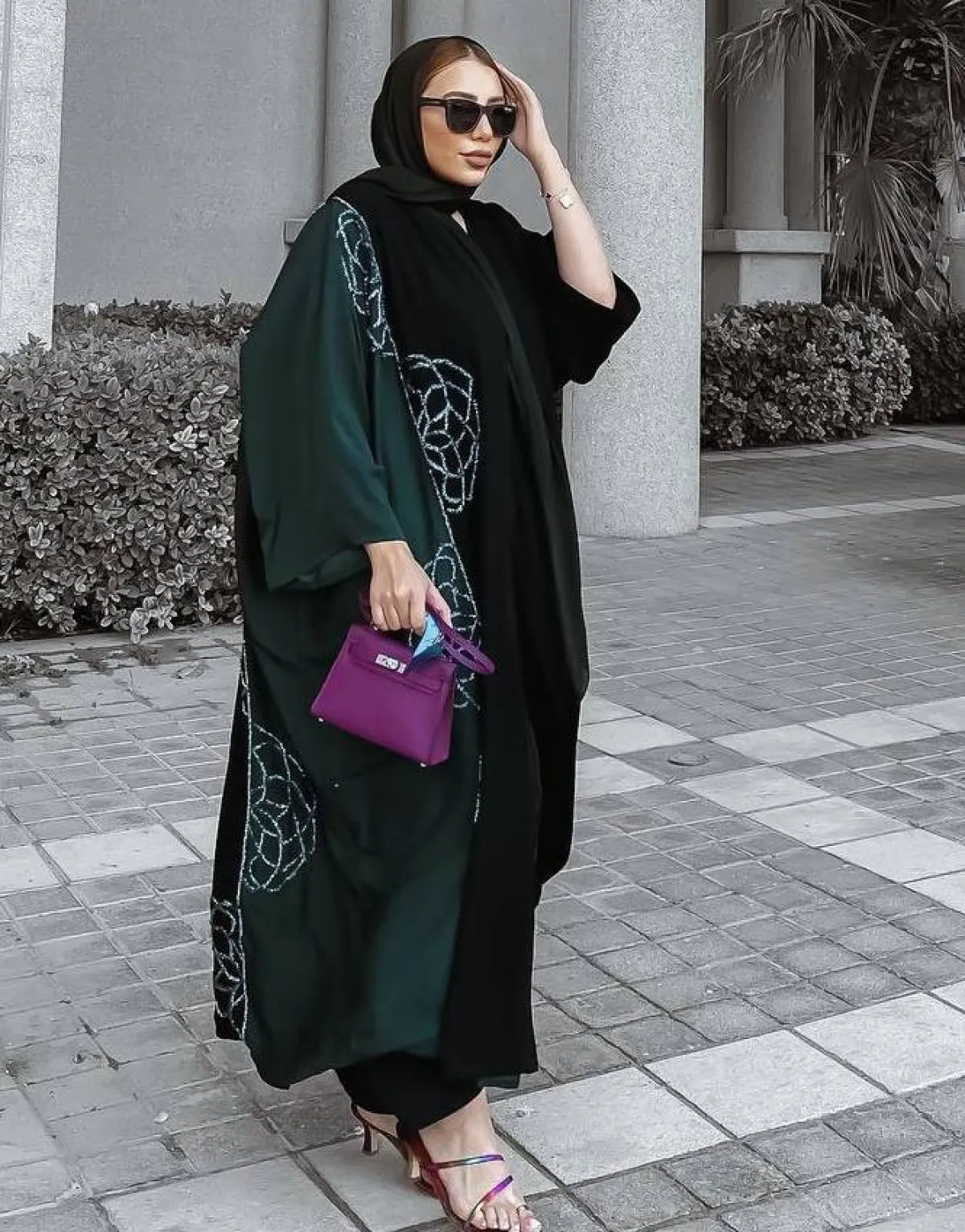 عباية بتطريزات الزهور