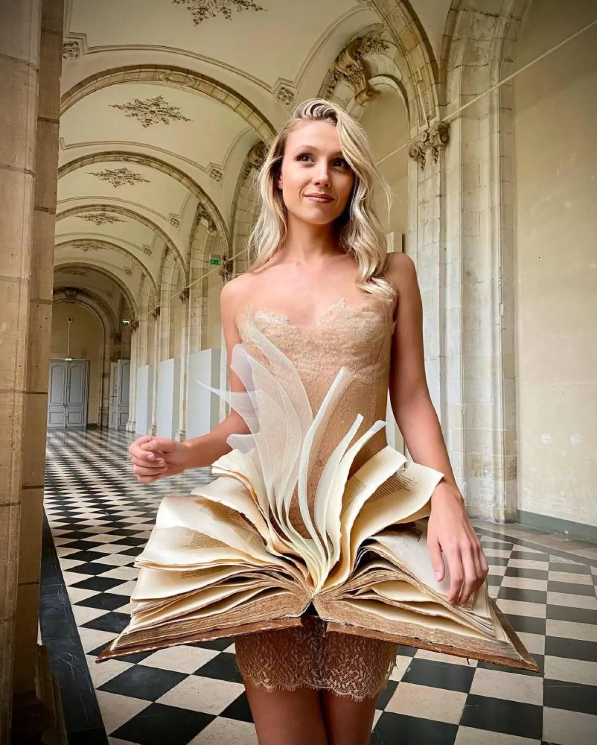 أزياء  سيلفي فاكون