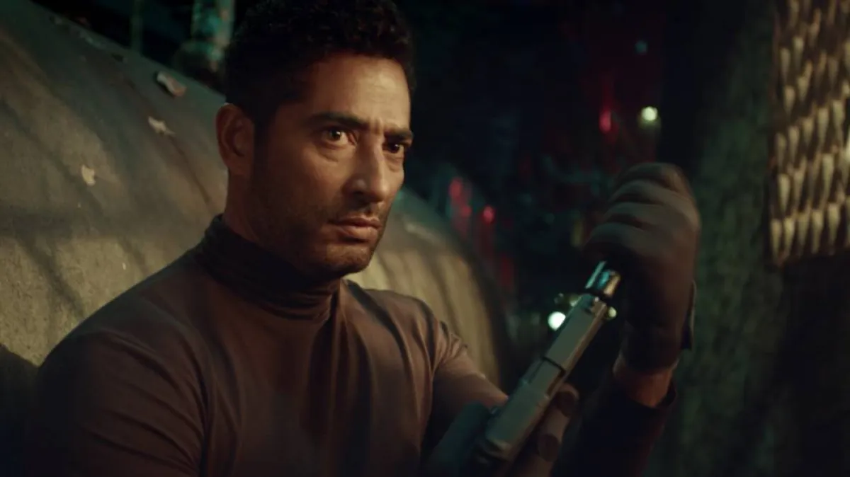 عمرو سعد - الصورة من مشهد من المسلسل على حساب القناة على إم بي سي مصر