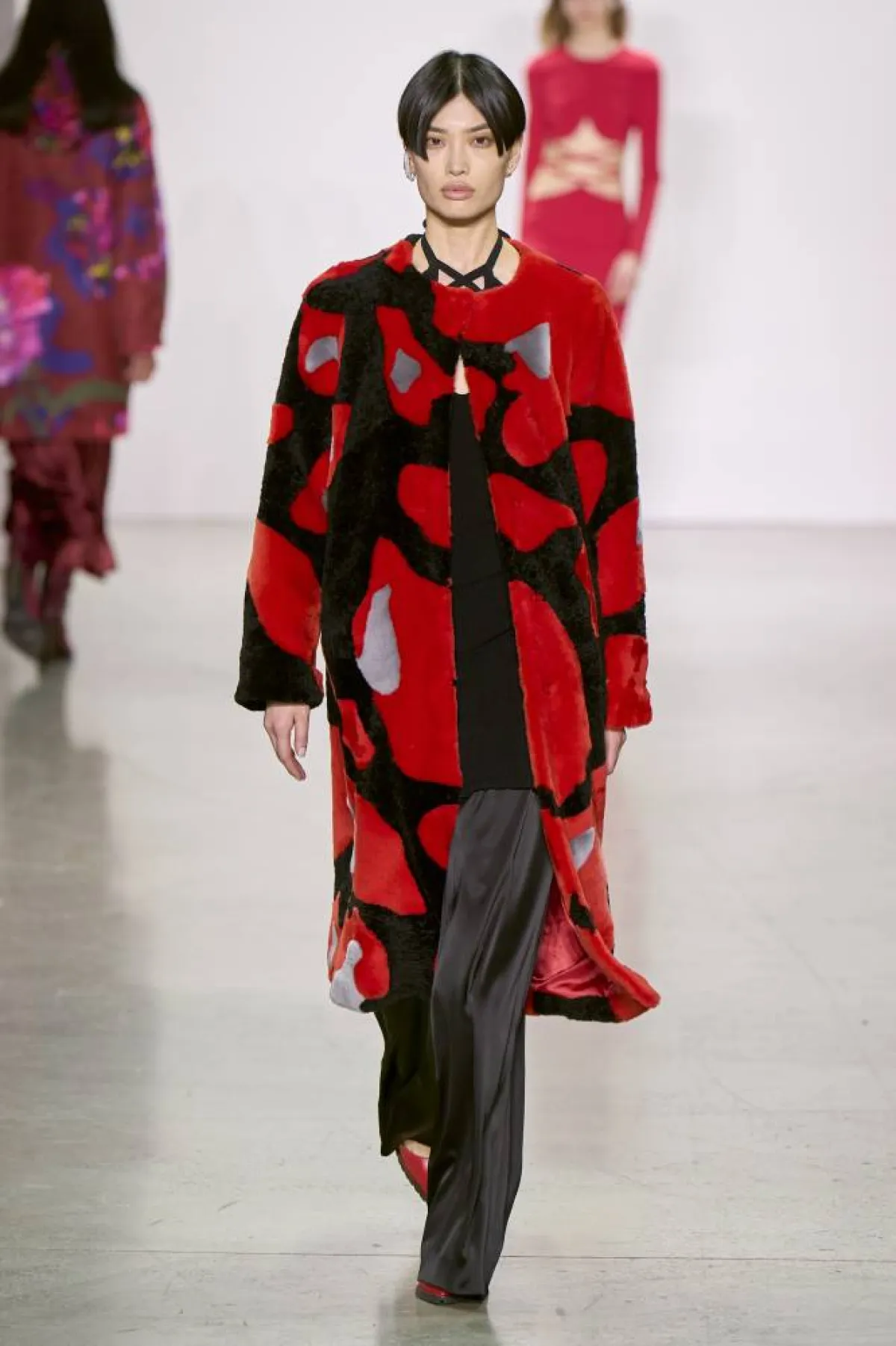 من تصاميم المصمم الأمريكي برابال غورونغ