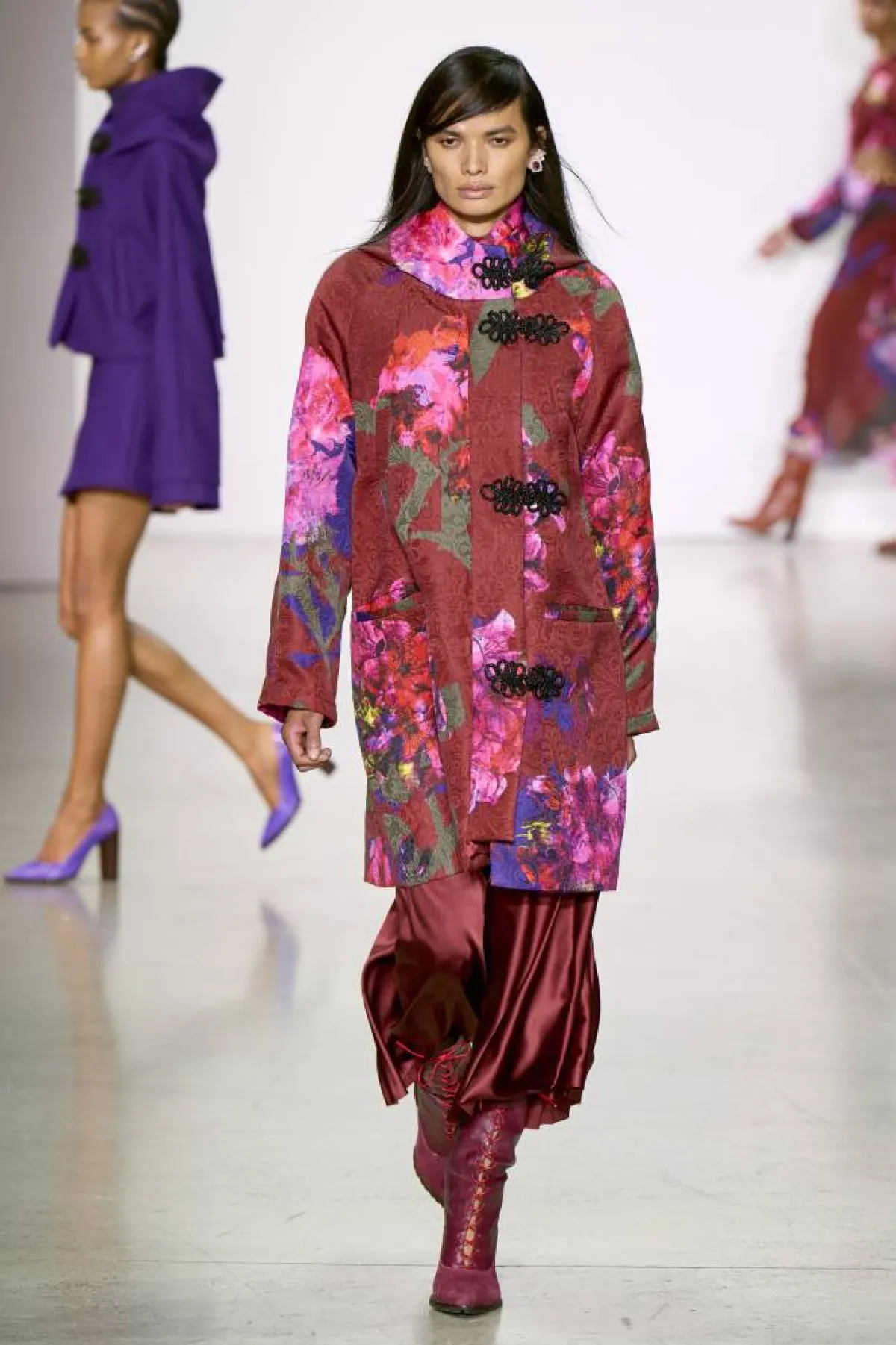 من تصاميم المصمم الأمريكي برابال غورونغ