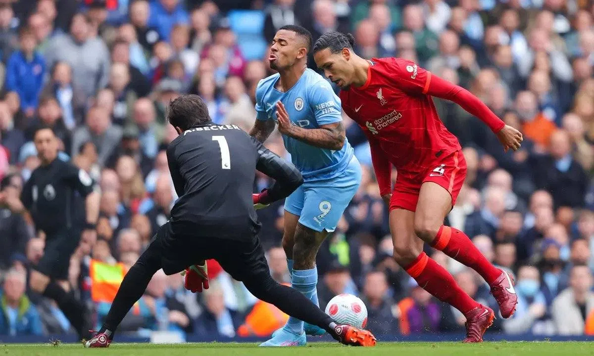 صورة مباراة ليفربول ومانشستر سيتي