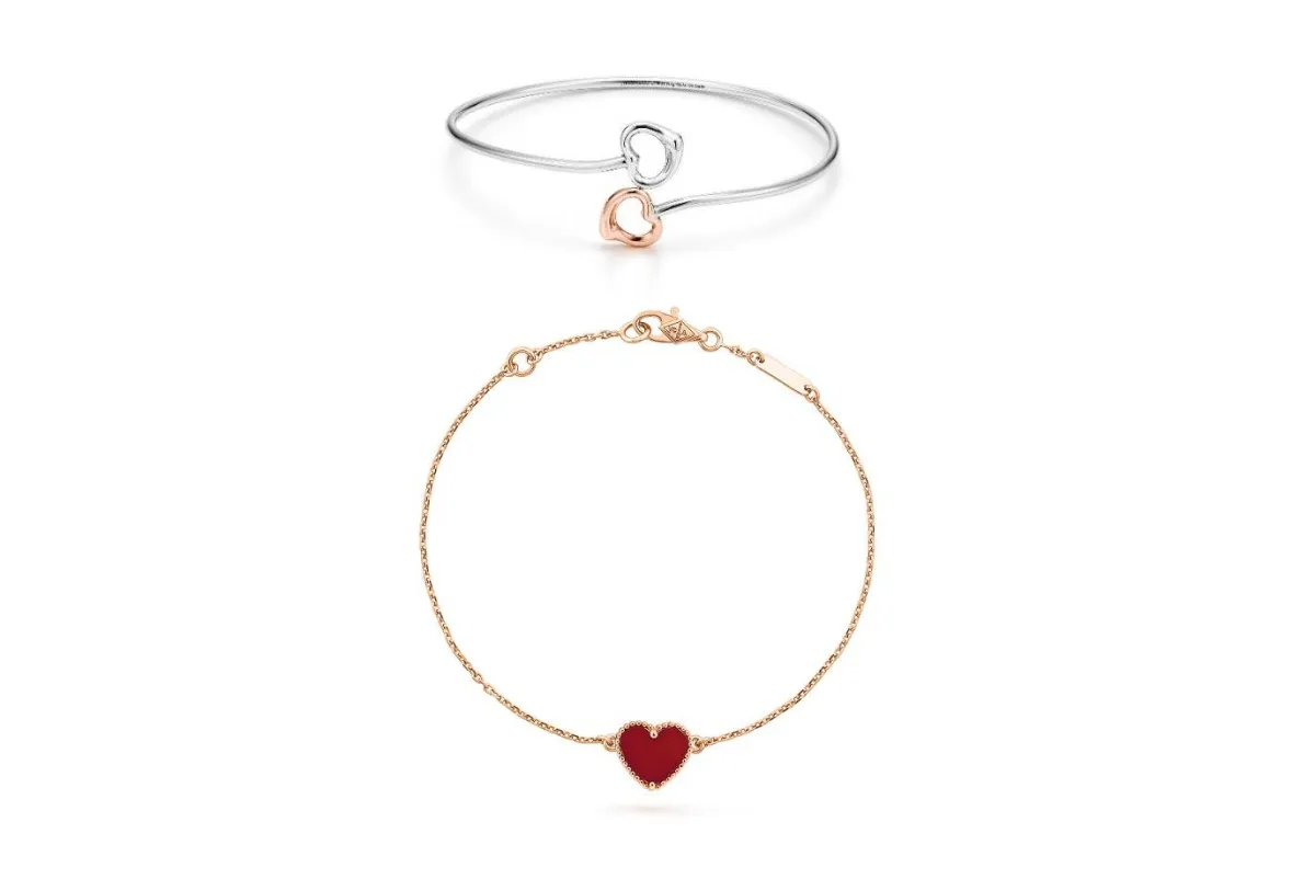 أساور على شكل قلب لإطلالة رومانسية لعروس 2022