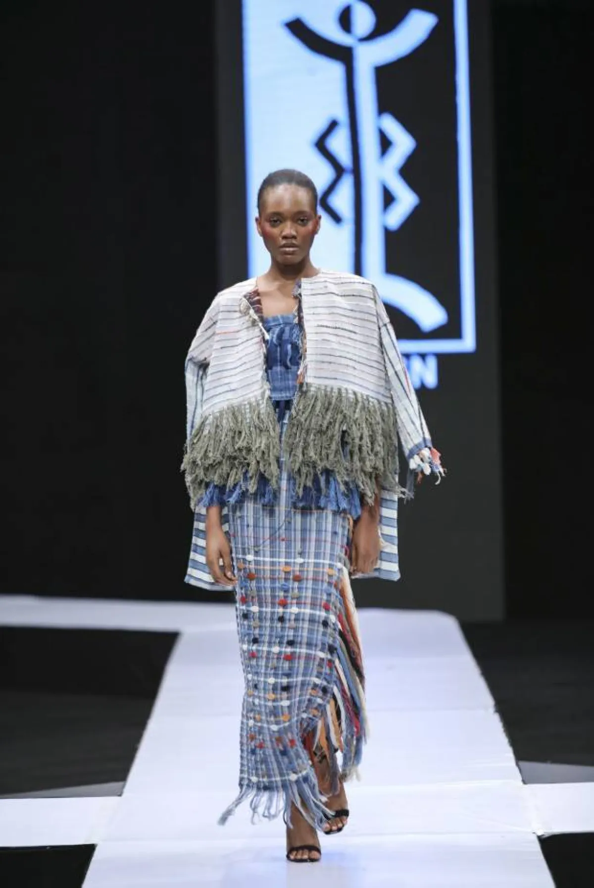 أزياء مزيّنة بالشراشيب